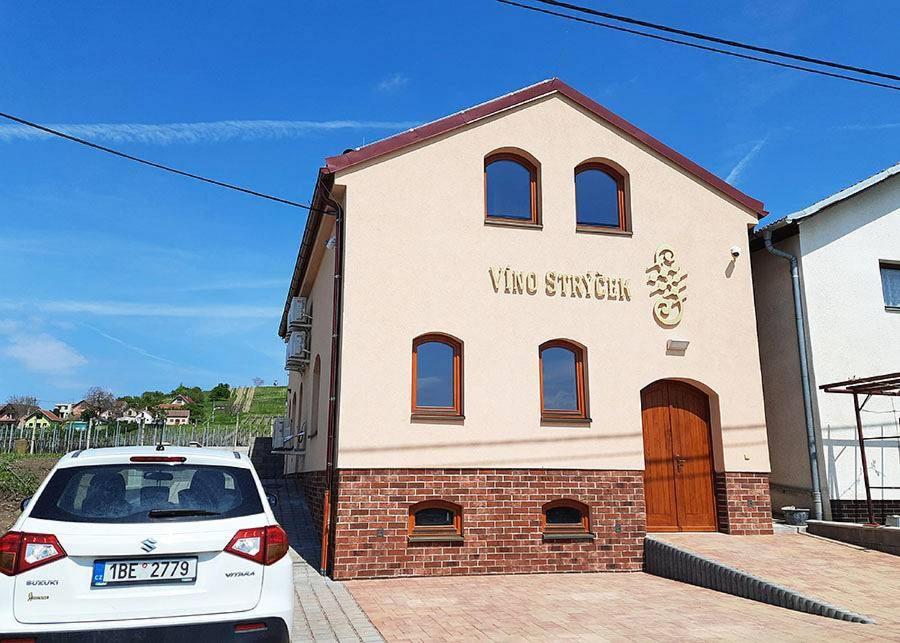 Sklep Vino Strycek Vendégház Velké Bílovice Kültér fotó